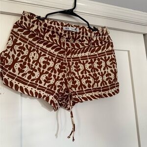 Zara Women's High Waist Cream and Brown Patterned Shorts